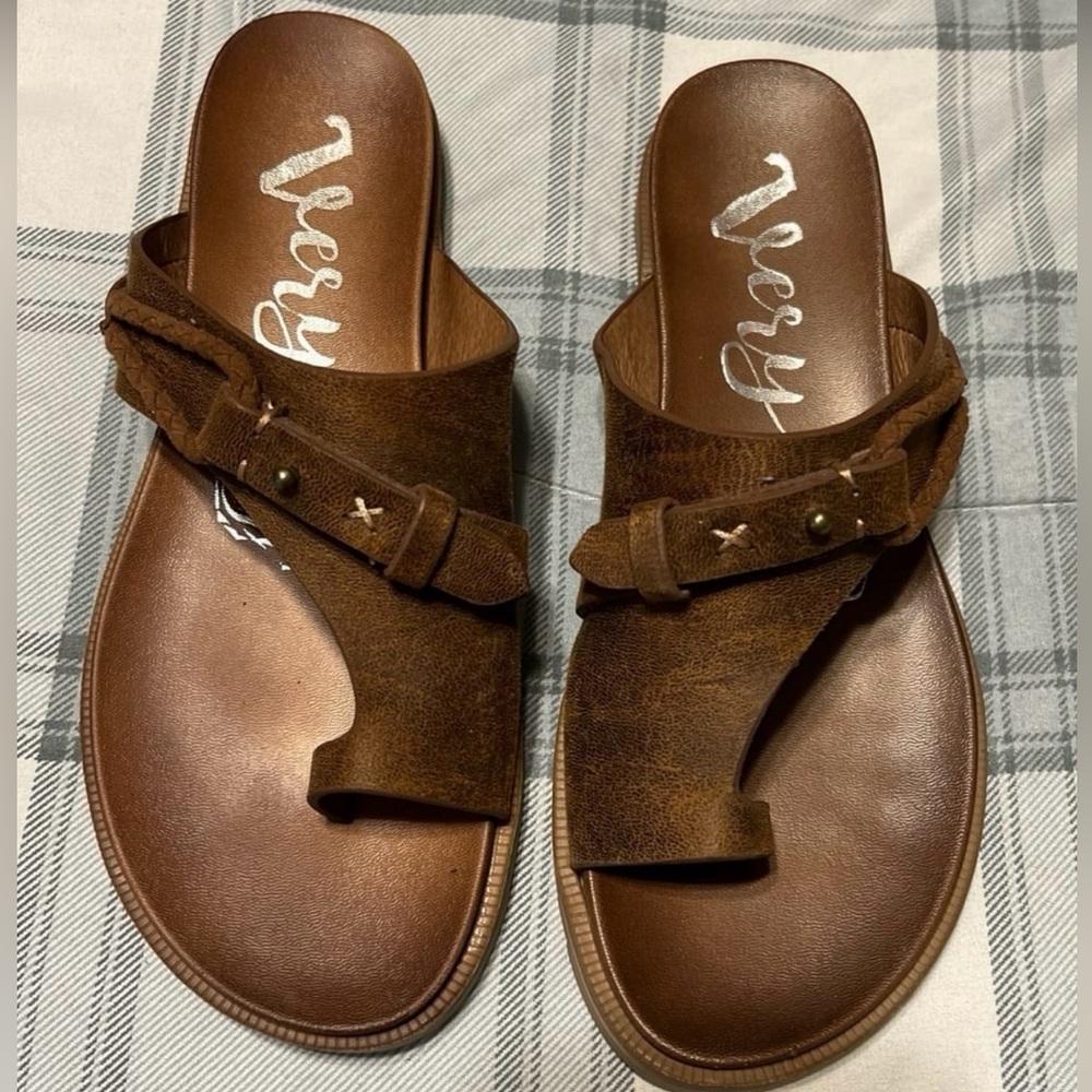 Women’s Very G sandals 6.5